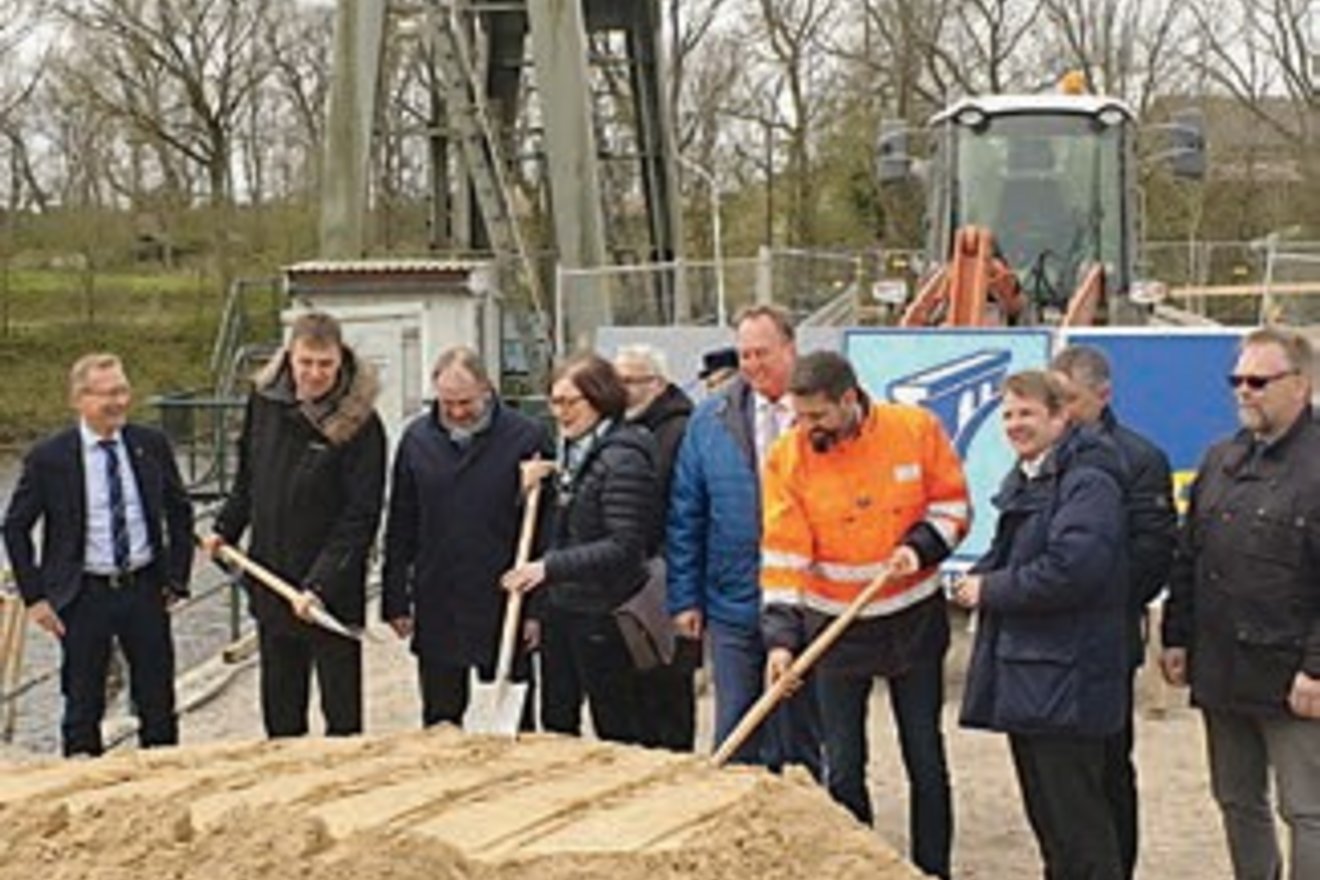 Symbolic groundbreaking ceremony at the Otterndorf lock