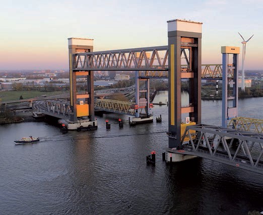 Neue und alte Kattwykbrücke (©Hamburg Port Authority, F. Steffens)